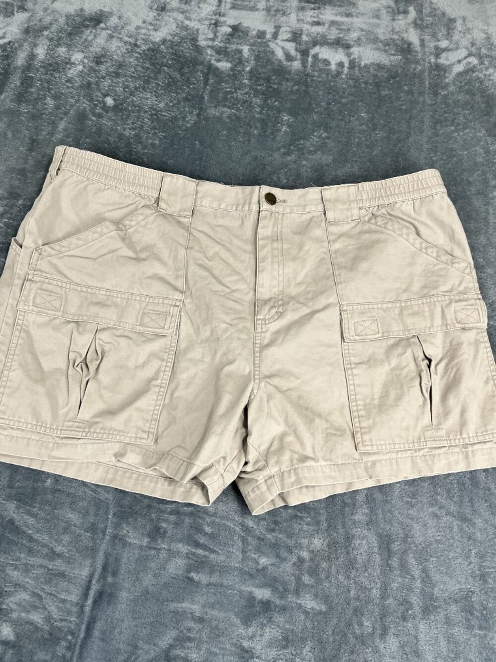 Cabelas Mens Beige Cargo Shorts 46